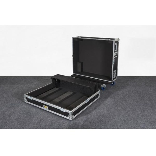 ShowCase M32 Live Console Flight Case on Wheels with Dogbox