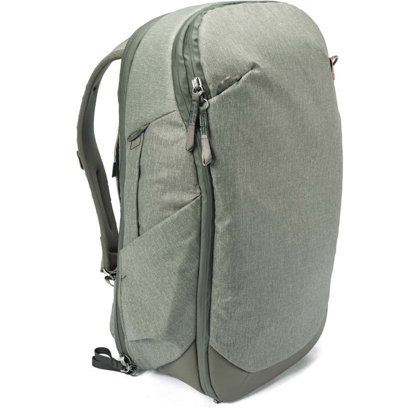 https://cdn.rubbermonkey.com/ProductImage/840/253740.jpg/peak-design-travel-backpack-30l-sage-green.jpg