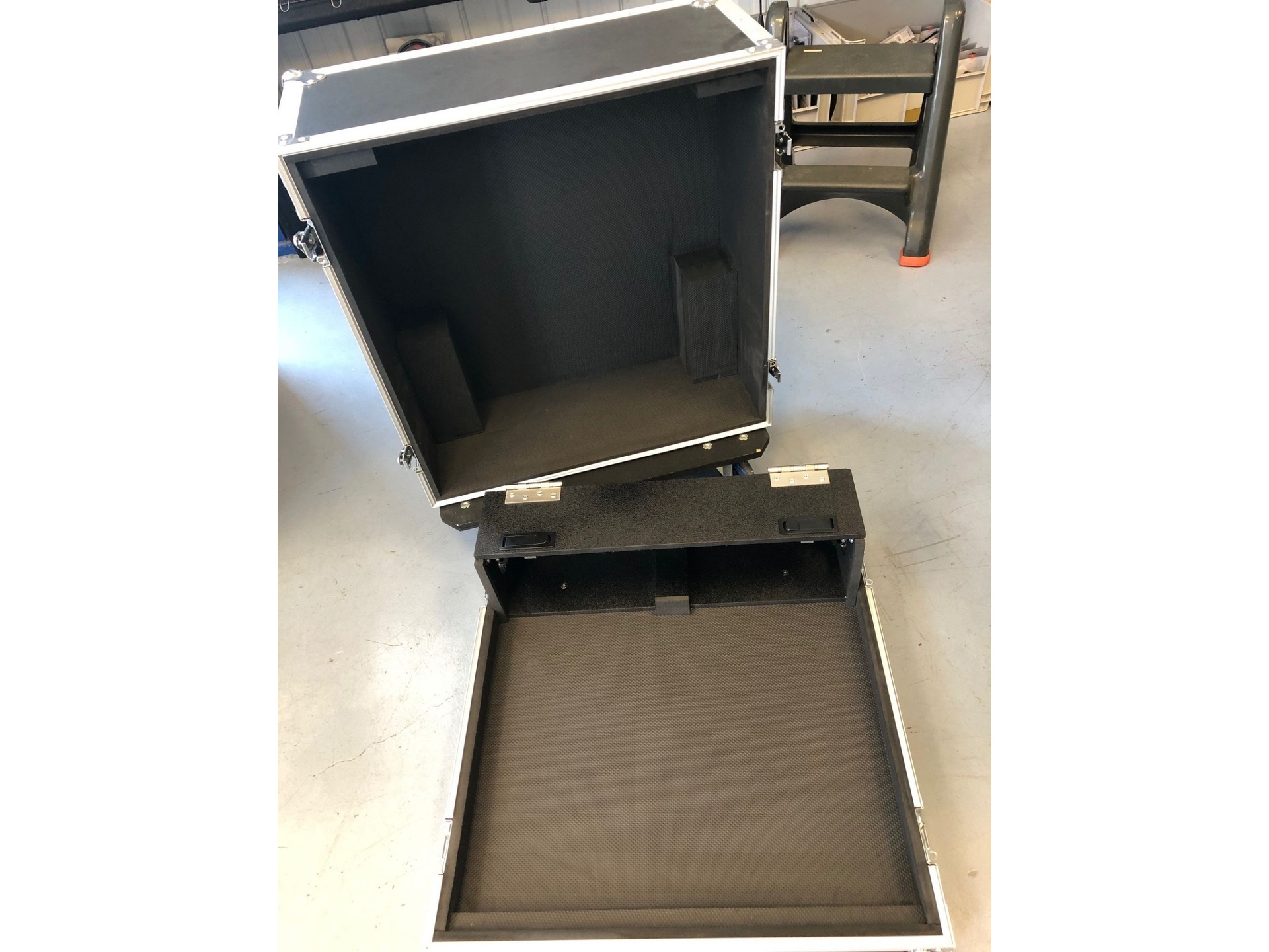 Allen & Heath QU5 Flight Case with DOGBOX