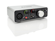 Focusrite iTrack Solo (Lightning) - USB 2.0 Audio Interface for Compatible iPad, Mac, PC